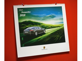 Фирма Porsche выпустила календарь по цене особняка