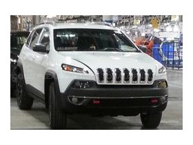 В сети появились шпионские снимки нового Jeep Cherokee